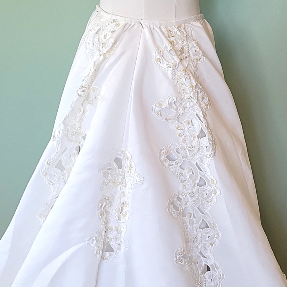 Removable Wedding Train - Picture 6 of 14